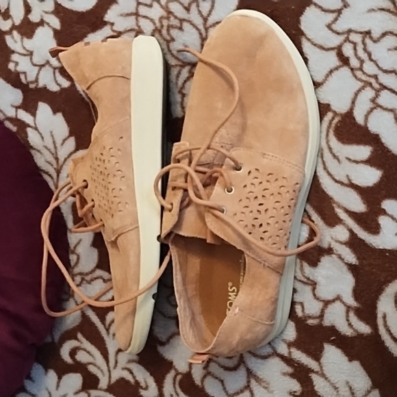 Tom's Perforated Mauve Suede Shoes - Picture 3 of 7